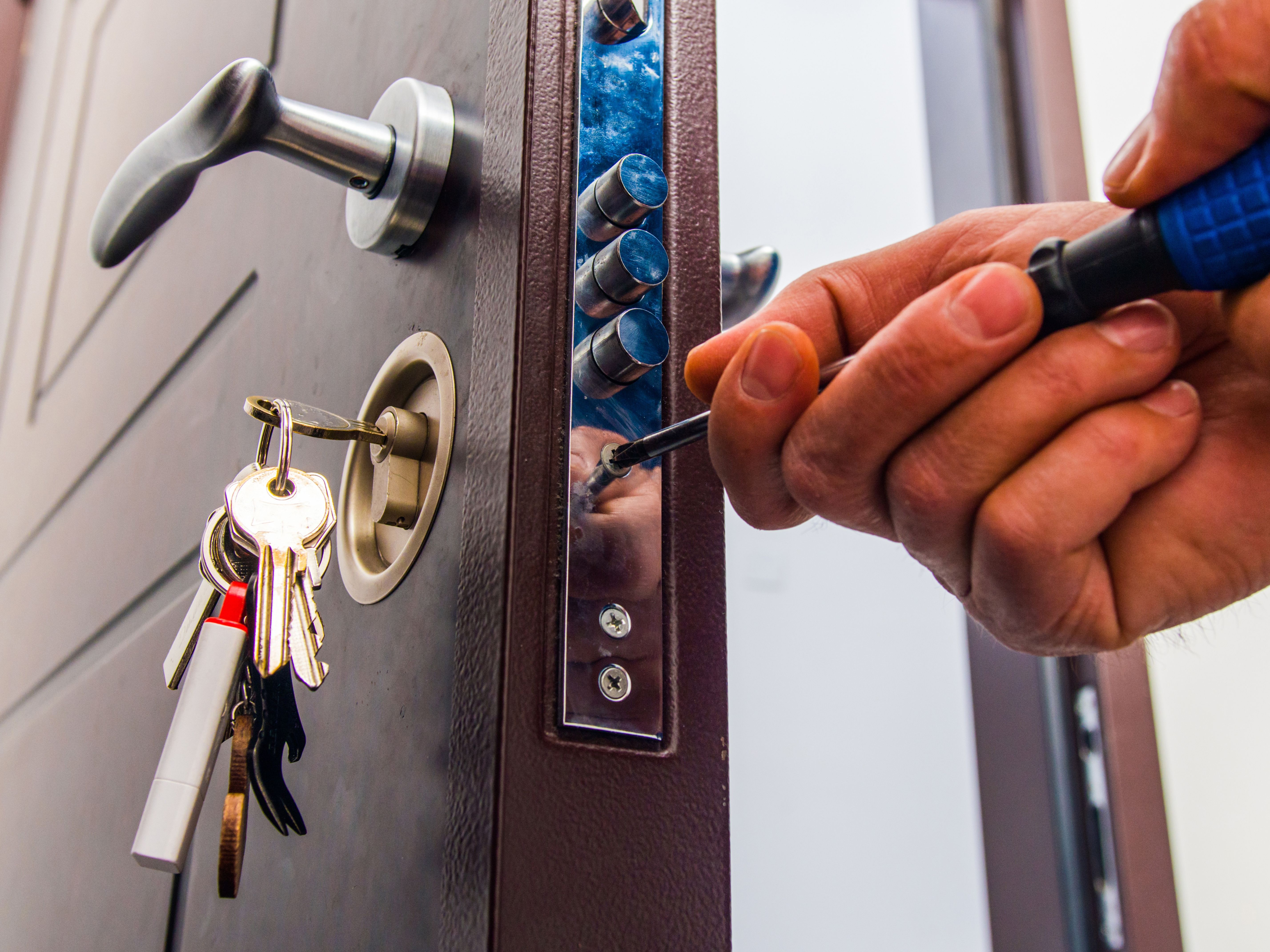 Ouverture de porte claquée - Serrurier urgence 24h